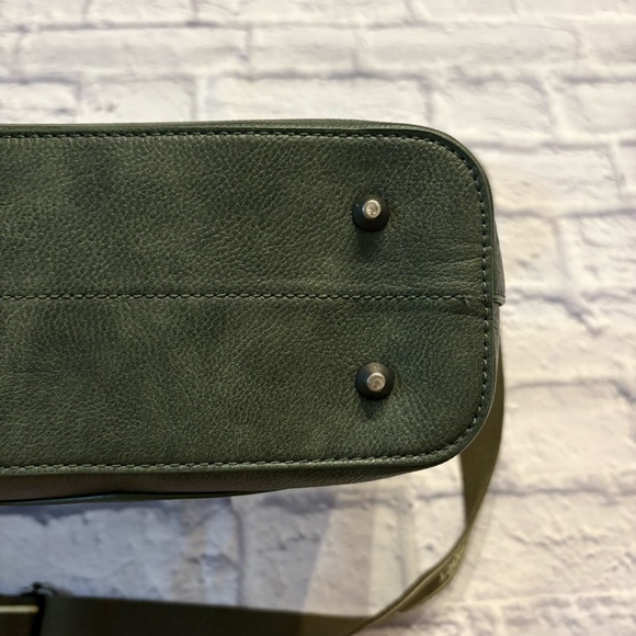 Wrangler distressed green faux leather crossbody purse - Picture 9 of 9